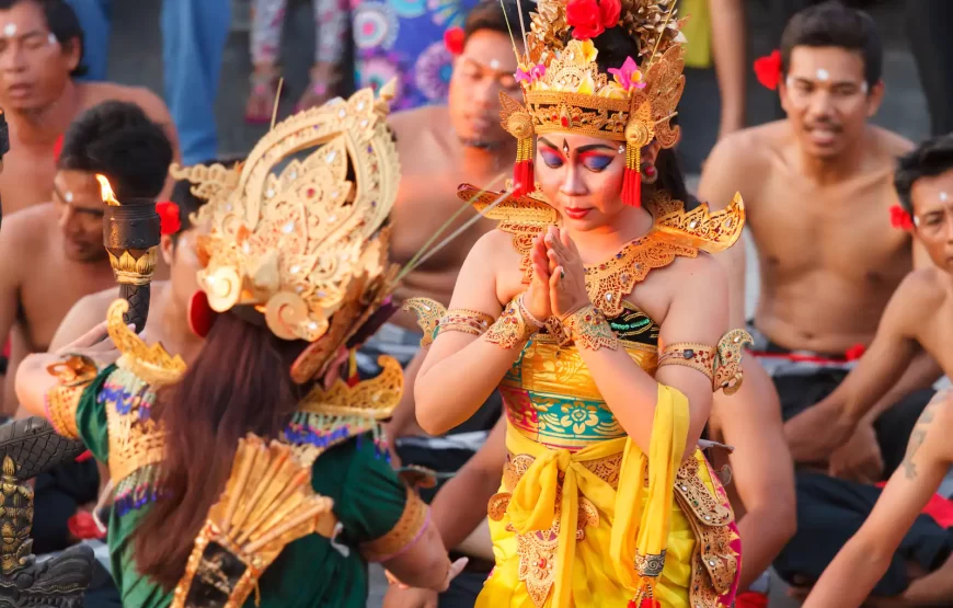 Uluwatu Temple Sunset and Kecak Fire Dance Tour